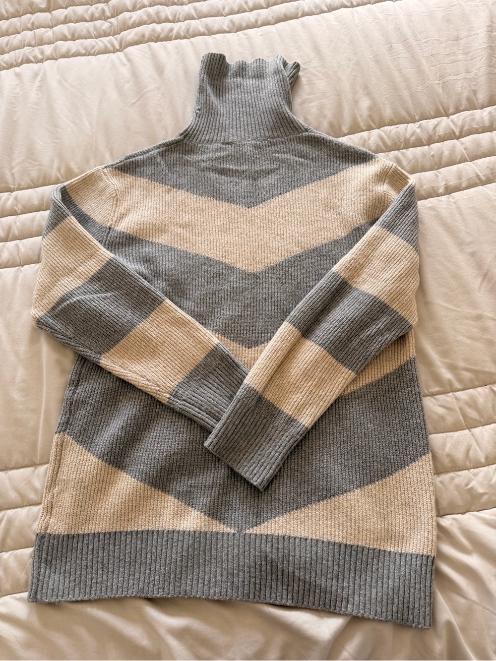 T Tahari Gray and Cream Chevron Turtleneck Sweater